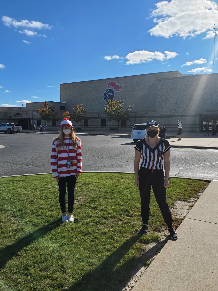 MarcusWagnerDHS's tweet image. DHS National Honor Society Members hosting a trunk or treat for elementary students today!  Swing by the @DeKalbHS parking lot until 5pm for some fun!  Way to go Barons!  Proud of your organization and idea for our community!  #BaroNation