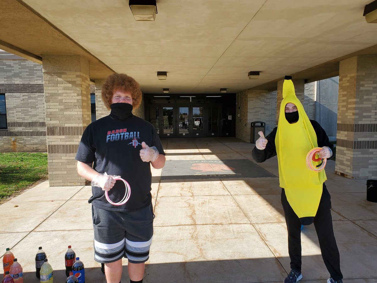 MarcusWagnerDHS's tweet image. DHS National Honor Society Members hosting a trunk or treat for elementary students today!  Swing by the @DeKalbHS parking lot until 5pm for some fun!  Way to go Barons!  Proud of your organization and idea for our community!  #BaroNation