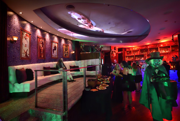 JolaBokaShout | "The horror lounge" <a href="/samatlounge/">sam</a> @lounge_books bit.ly/3oodTZd • Celebration of horror fiction books (sponsored by <a href="/flametreepress/">Flame Tree Press Team</a> • #Jolabokaflod #BuyGiveRead