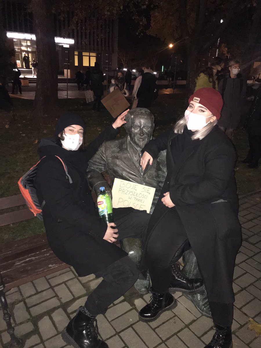 sarnasangria's tweet photo. Lublin ma dosc 
#MamyDość #StrajKobiet #wypierdalaj https://t.co/i6OWXbSKwK