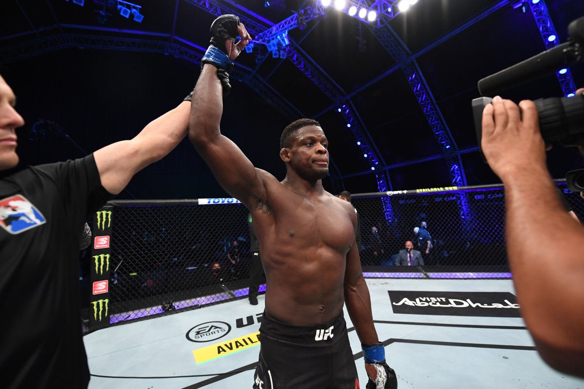 BleacherReport's tweet photo. Phil "Megatron" Hawes 18-second KO in UFC debut 😳 https://t.co/Nlxfw6kgLL
