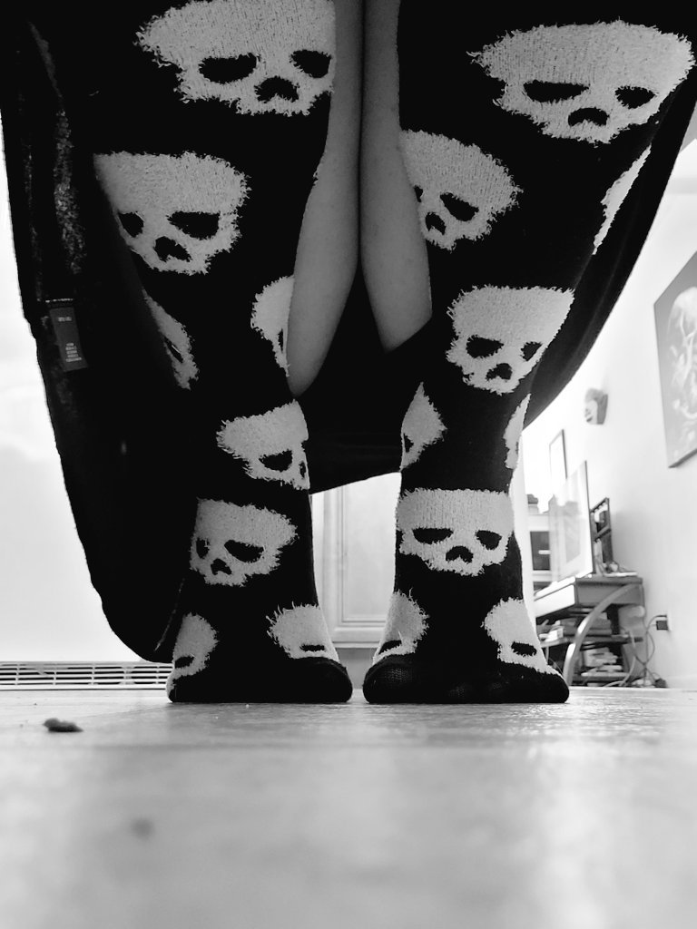 MaeMerciless's tweet photo. Cornered! You didn't think you could hide from me forever, did you?
Nope!~ I captured you, remember? You belong to me now. Now be good and c'mere!
I want to play 💀💀
#giantess #cruel #gothsocks https://t.co/jW0zXVPJSX