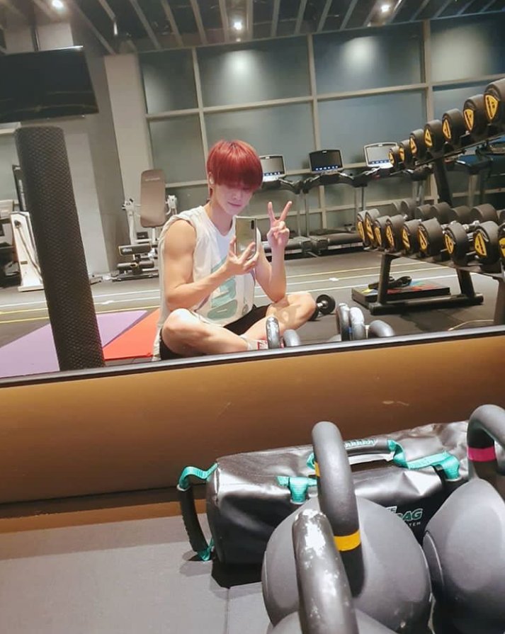 intoTXTchapter's tweet photo. one_ 𝕕𝕣𝕖𝕒𝕞 !!✨ % .一起 › playlist.
-#iPromises
el día de hoy me encontraba haciendo ejercicio y que mejor forma de hacer lo escuchando este buen álbum y claro yo soy #TeamBeWhitYou tanto me gustó que me compre el álbum. @PR9MISES sigan así faitin¡!
• ₊°✧︡˗ˏˋ❤ˎˊ˗ https://t.co/hC3fcN9fO4