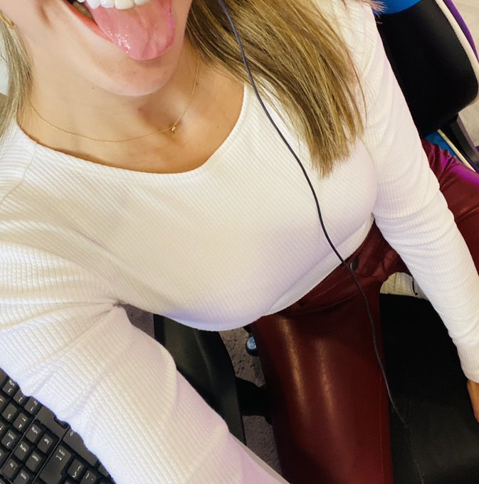 Online en twitch!   https://t.co/hO3iSo1k9r https://t.co/13ImhVJ3gd<a href="/tag/fallguys"class="tags"><span>#fallguys</span></a>