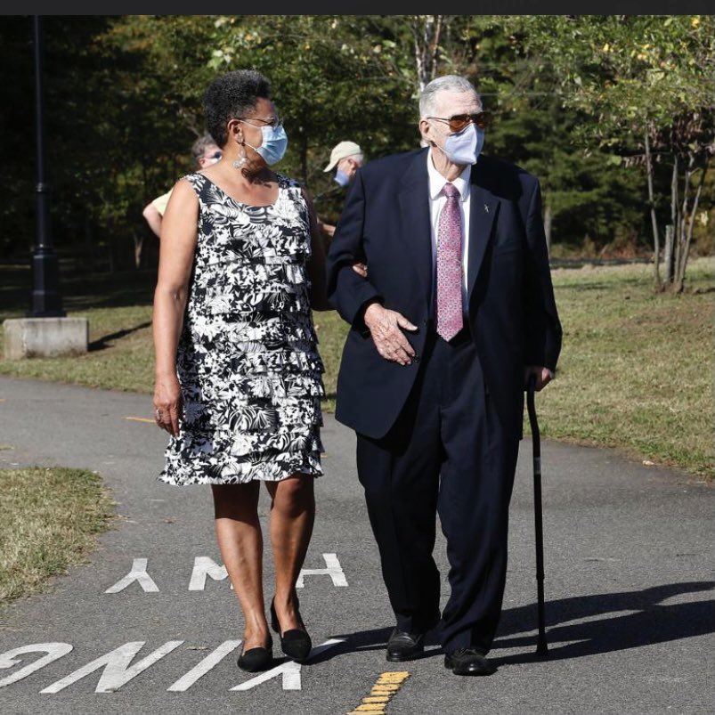 Ellen Robertson tweet media