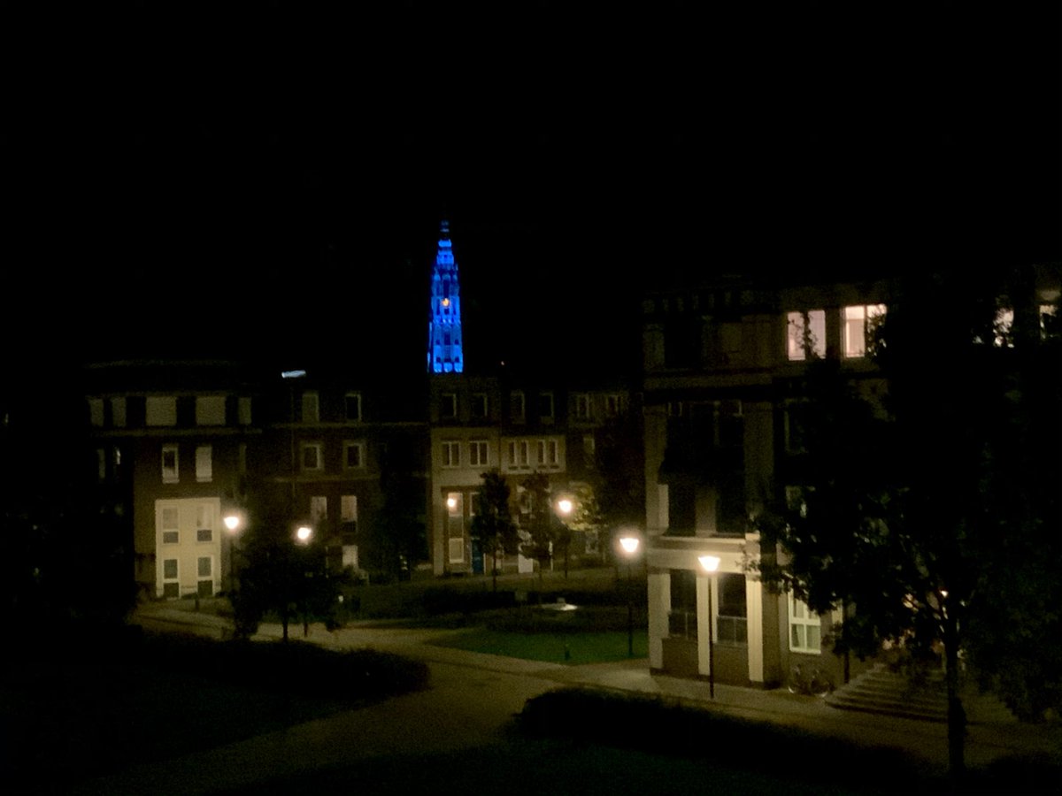 KarinZegt's tweet photo. Onze Lieve Vrouwetoren in Amersfoort kleurt blauw wegens 75 jaar bestaan van de Verenigde Naties. https://t.co/CVXle4AjPb