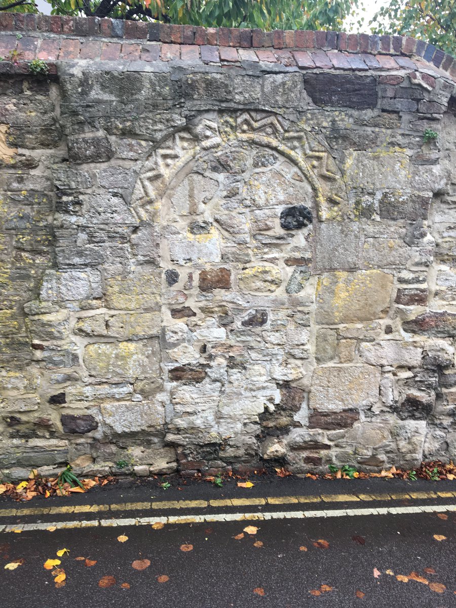 There's nothing much to see of the castle site in the south-western corner of the old town. There are some remains of a motte, though on private land and not readily visible; there is some ?re-set masonry on Pound Lane that may be 12th-century.