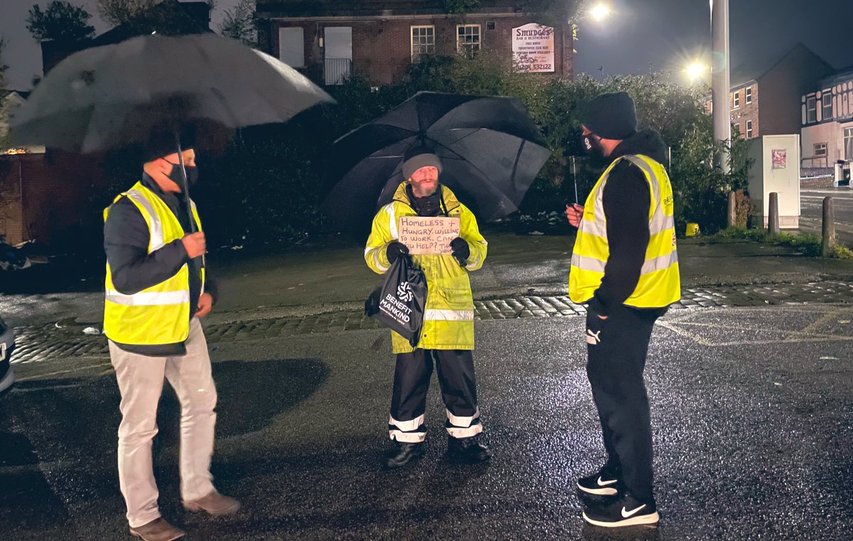 Benefit_Mankind's tweet image. Teams out delivering winter kits across the Northwest of England 🇬🇧 #winteriscoming #EndPoverty #manchesterlockdown #COVID19 #North #COVID @FazPatel_MBE
