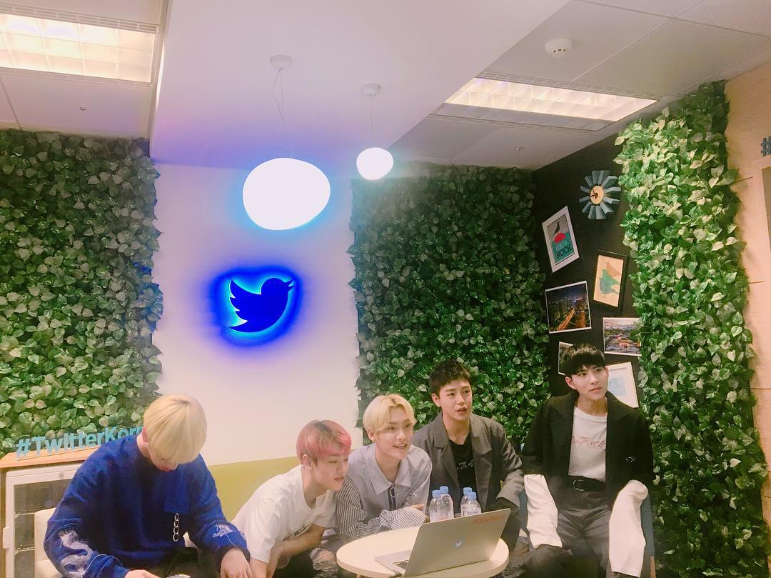 ACEtagram_7's tweet photo. 170622
#ACE in the Twitter BlueRoom
에이스 데뷔 30일 기념 시리타임!
#ACEcactus #ACE_QNA
@ https://t.co/mLt6ci8EzG
#ACE #Jun #Donghun #Wow #Jason #Chan
🖇https://t.co/LrqsvK1o1k https://t.co/iM478LgCkr