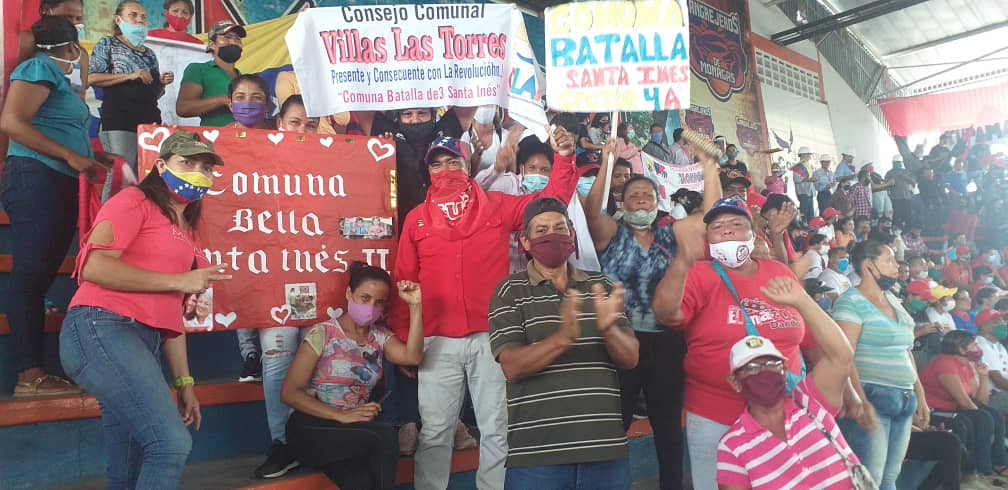 SantaInesComuna's tweet photo. Aqui esta su comuna mas grande de Maturin @dcabellor activa y combatiente! Lista y aceitada para el acompañamiento y garantia de una rotunda victoria bolivariana este #6D con nuestra @_LaAvanzadora y los candidatos de la patria #NosotrosVenceremos
@ErnestoPSUV_ 
@DanielrojasPSUV https://t.co/OSjIVf0RyG