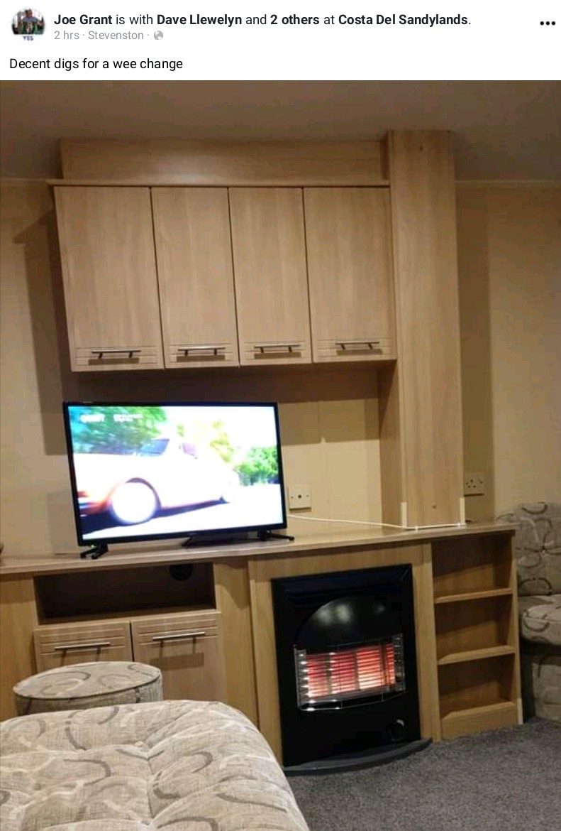 47. The crassly named Long Walk to Freedom team (adults from 4 different households) have tonight taken up residence in a caravan in the  @Parkdeanresorts of Sandylands, Saltcoats. Ayrshire beware.  #covidspreaders4indy