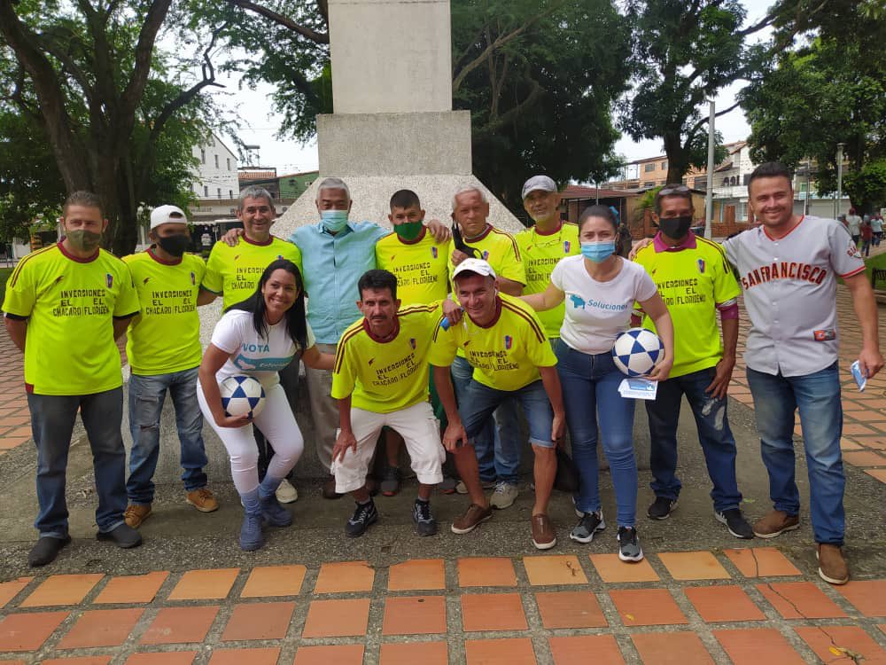 claudioefermin's tweet photo. Seguimos por los caminos de #Barinas, con el Club “Los amigos del fútbol”, en Socopó. Comprometidos con los deportistas, vamos a llevar su voz a la Asamblea Nacional #EstoTieneSolución https://t.co/l5MIwZQcxG