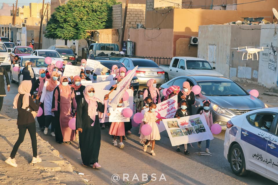 #صور | جانب من مسيرة التوعية بسرطان الثدي التي نظمها الإتحاد النسائي #غات ابتداء من المجلس البلدي الى المدينة القديمة وذلك إعلاناً للإنطلاق حملة #اكتوبر_الوردي .
#ليبيا #سرطان_الثدي #Ghat #Libya https://t.co/VtK7u4QAVb