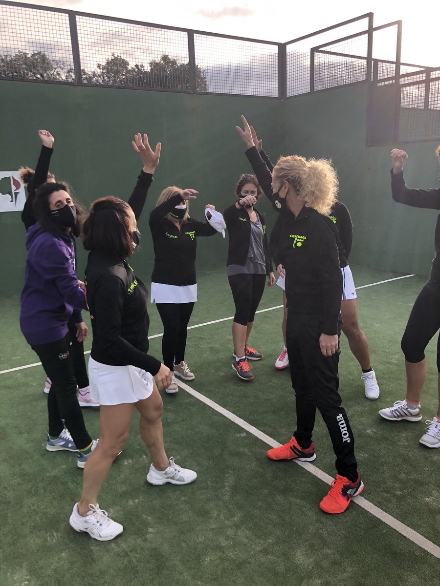 Campeonas extremeñas de la Liga de Padel organizada con un gran esfuerzo por la <a href="/FexP/">Fernada Peyerl</a> y El Club Encinar de Càceres. Medidas de seguridad y protocolo estrictos que han hecho del sábado, un día especial e inolvidable. Gracias chicas y gracias organizaciòn.