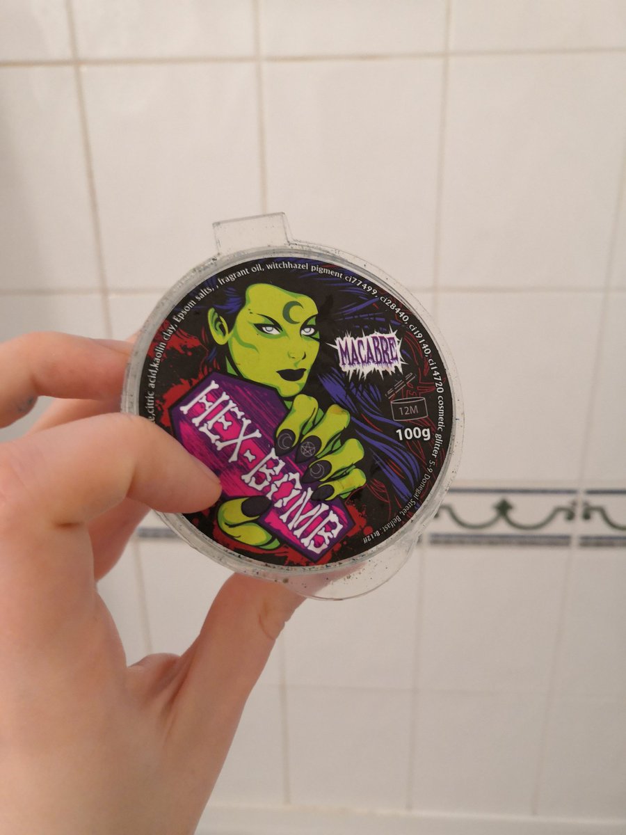 symmetryoriginn's tweet photo. had a wonderful goth bath using a @hexbomb1 bath bomb :) https://t.co/KIUzZAyH0m