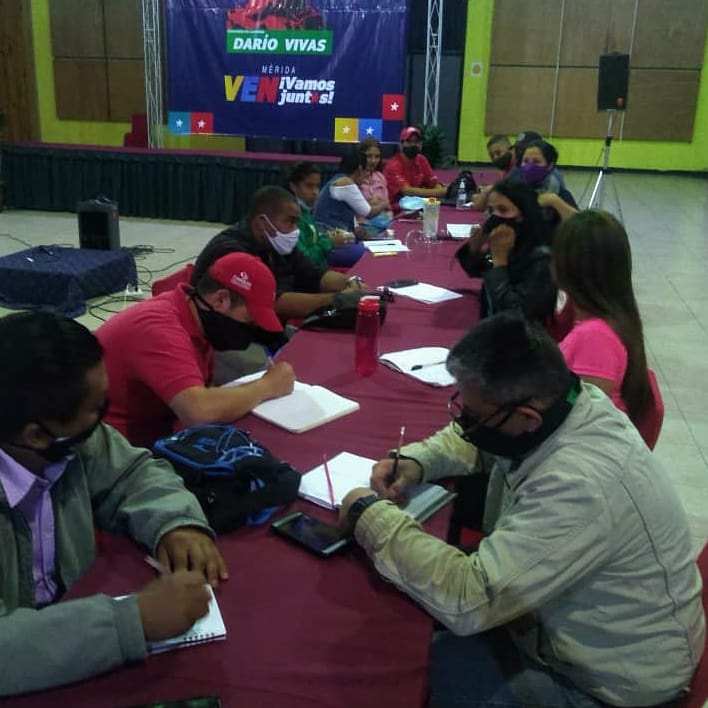 ComunasMerida's tweet photo. Por instrucciones de la Min. @Mp_Comunas @NorisHerrerar, la ViceMinistra @ErikaMendz_2 y #WillianBurgos Pdte. FUNDACOMUNAL, realizaron mesa de trabajo con el #MPPCyMS de Mérida junto a la Constituyente del SectorComunasMerida, el #PCN y el #CPGPC para impulsar el #EstadoComunal https://t.co/IGGvODQze6