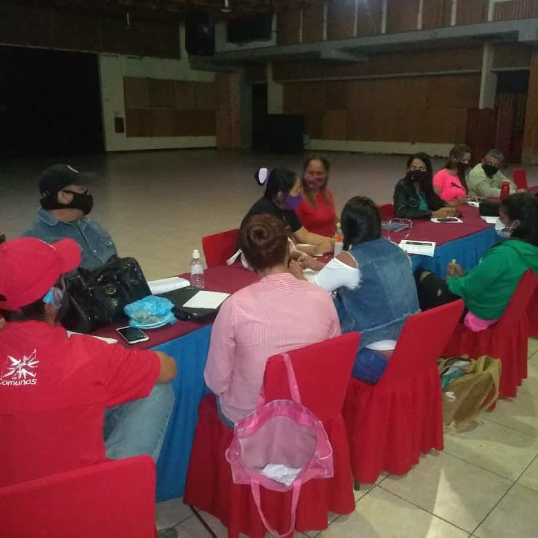 ComunasMerida's tweet photo. Por instrucciones de la Min. @Mp_Comunas @NorisHerrerar, la ViceMinistra @ErikaMendz_2 y #WillianBurgos Pdte. FUNDACOMUNAL, realizaron mesa de trabajo con el #MPPCyMS de Mérida junto a la Constituyente del SectorComunasMerida, el #PCN y el #CPGPC para impulsar el #EstadoComunal https://t.co/IGGvODQze6