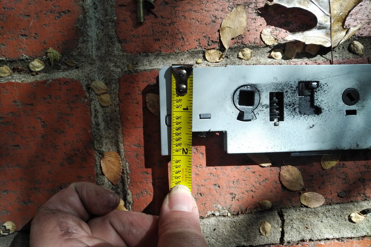 tex_maam's tweet photo. @LarsonDoors Hi! I need some help ordering a replacement part for a Larson screen door. Can you tell me where I can buy a mortise / latch assembly with a 1 3/8"-ish backset? https://t.co/0joUaFiLDN