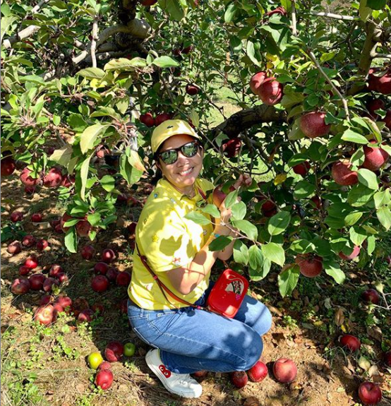 WorkingatDuke's tweet photo. Thanks to Bill Gregory, of @ArtsHealthDuke, and Ethel Manahan, of @DukeRegional, for sharing their safe #DukeTimeOff moments during these times. Bill fished in the mountains and Ethel picked apples! Keep sharing your pictures with us. https://t.co/VTAn1ZxGkE