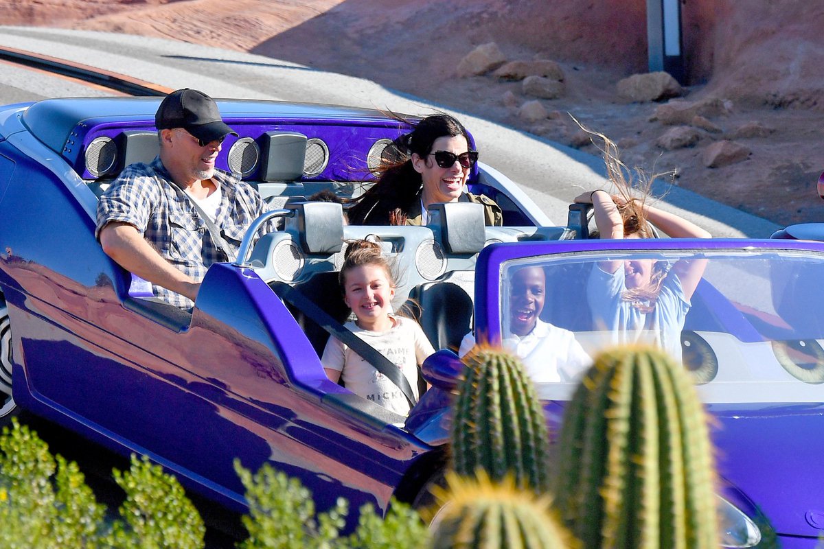 bullockslays's tweet photo. sandra bullock and family. ❤️ https://t.co/AtNiFjAxmA