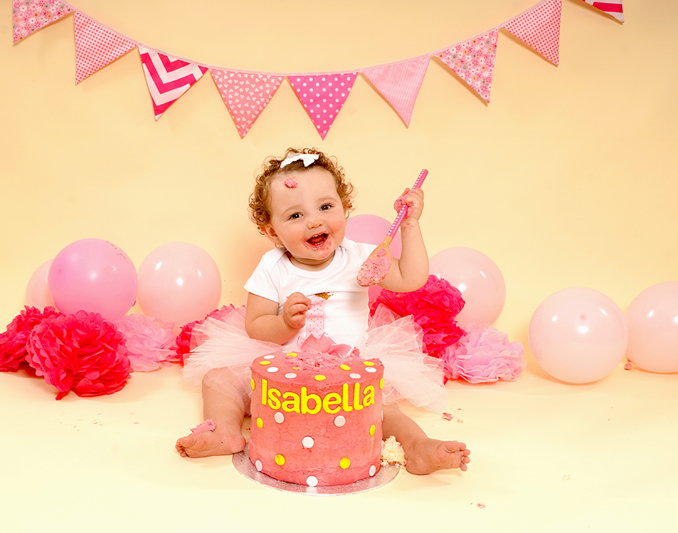 Isabella's 1st birthday Cake Smash 
SALE PACAKGES published on website: bit.ly/2TgyeRU
#cakesmash #photography