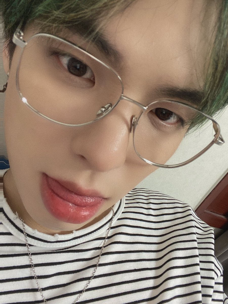 CIX__Fancafe's tweet photo. 201025  #CIX #씨아이엑스 #BX #이병곤

안녕히주무시와요🤛💙 https://t.co/U37HVReUD4