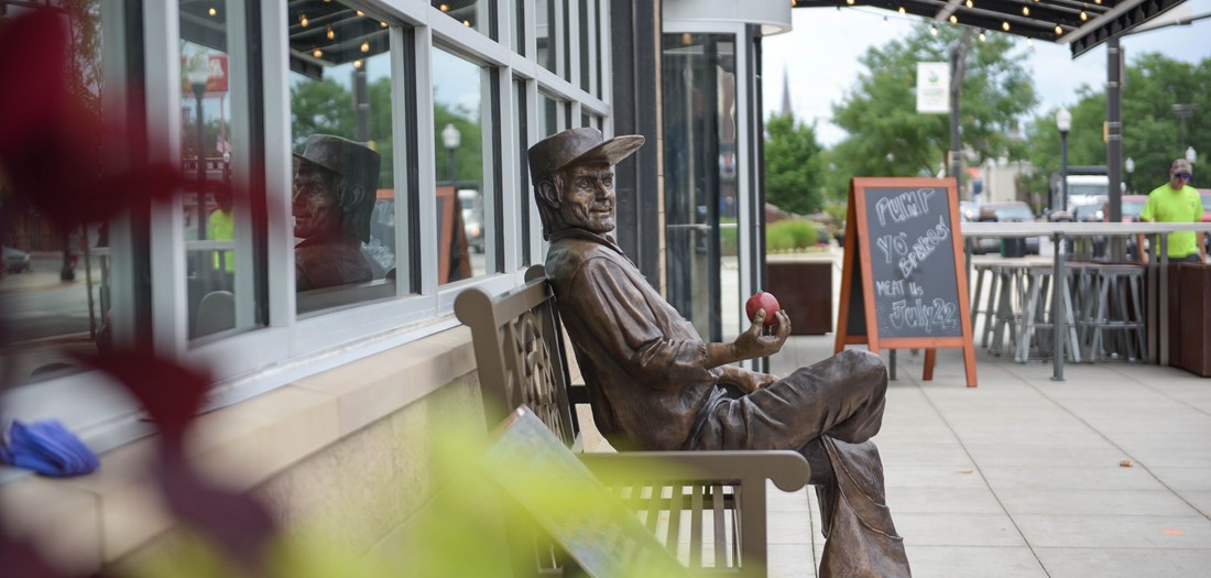 VisitIndiana's tweet photo. Get ready to eat, discover, and explore! Find more than 15 stops featuring all of Fort Wayne's favorite apple-themed food and activities. ππ
Read more about the suggested fall trip: https://t.co/2SPTDCf4kZ
@VisitFortWayne #INFallRoadTrips #fall #indiana https://t.co/s0zg0A5btA