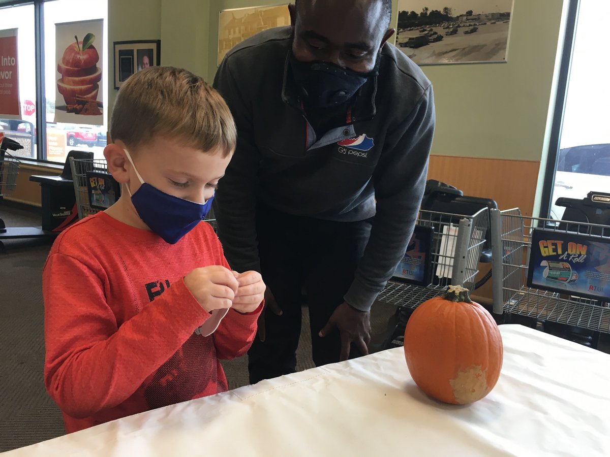 WFLE1's tweet photo. Great time today with @GJPepsi at Maysville Kroger decorating pumpkins with some awesome kiddos! #crush #frightnightflavor https://t.co/G7n6Pw3uGW