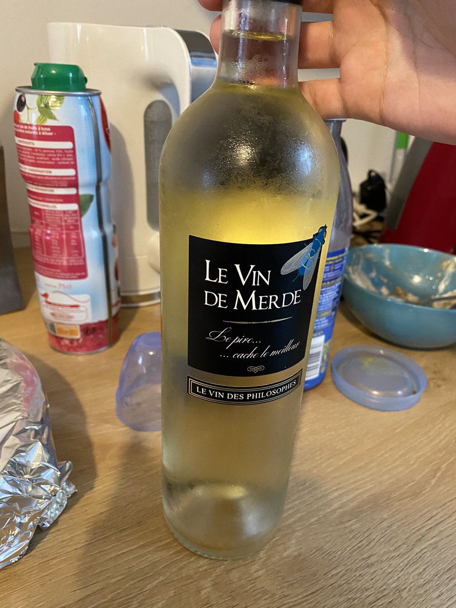 audreyvchaix's tweet photo. On a trouvé le vin parfait pour cette année 2020. #vindemerde https://t.co/DmPTtzaOdN