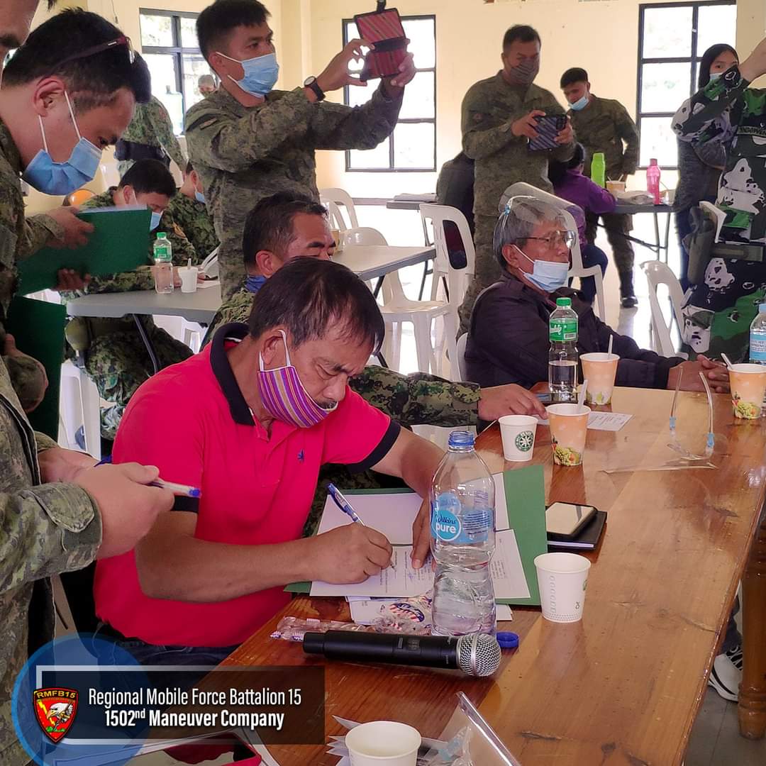 PNPRmfb1502ndMC's tweet photo. BAUKO TOWN ON TRACK IN CLEARING BARANGAYS OF COMMUNIST INSURGENTS

Bauko Mayor Abraham Akilit led the Area Clearing Evaluation of two brgy. with ongoing Community Support Program  on October 6, 2020 at Abatan, Bauko, Mt. Province.
https://t.co/ITacMKbLtM

@rwinp88 
@PNPCordillera https://t.co/bxSams8TYd