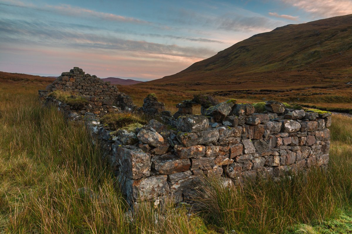 jonwood1978's tweet photo. A place time as forgotten in the Northwest of #Scotland #photographed on my final #Munro last weekend. The colours in the sky where fantastic and a little #alpineglow on the mountain tops #getoutside #hillwalking #munrobagging https://t.co/RLmLYdggZu