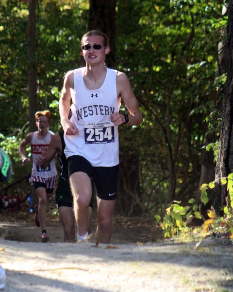 WesternTrackXC's tweet photo. Our 2-5 pack of Joseph Packard, Pete Bradshaw, Matthew Edison &amp; Drew Caldwell collectively passed 42 runners over the last 1.2 miles. Edison accounted for 23. https://t.co/Yh7SBYkKDI
