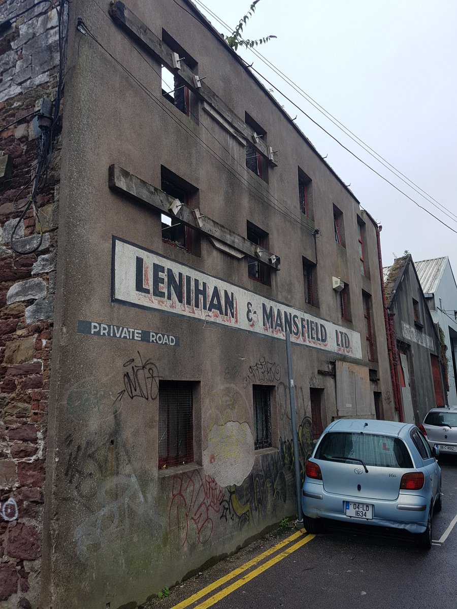 truly gutting to watch this historically significant industrial warehouse c1855 crumble in Cork [No.137 thread]lost opportunity not to maintain & repurpose rather than façadism?  @googlemaps suggests that was possible check out  @NIAH_Ireland https://bit.ly/3ksZDw2 