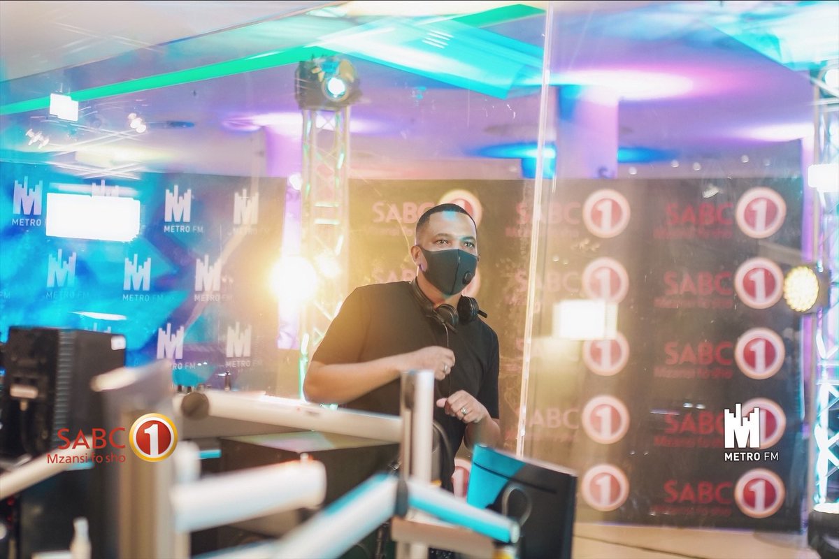 METROFMSA's tweet photo. Kicking off the party with heat 🔥🔥 we’ve got @DjClock on the case🔥🕺🏾🕺🏾🕺🏾💃🏾💃🏾on the #Get2GetherExperience coming to you simulcast on @METROFMSA &amp; @Official_SABC1 https://t.co/lPG4wCVgw4
