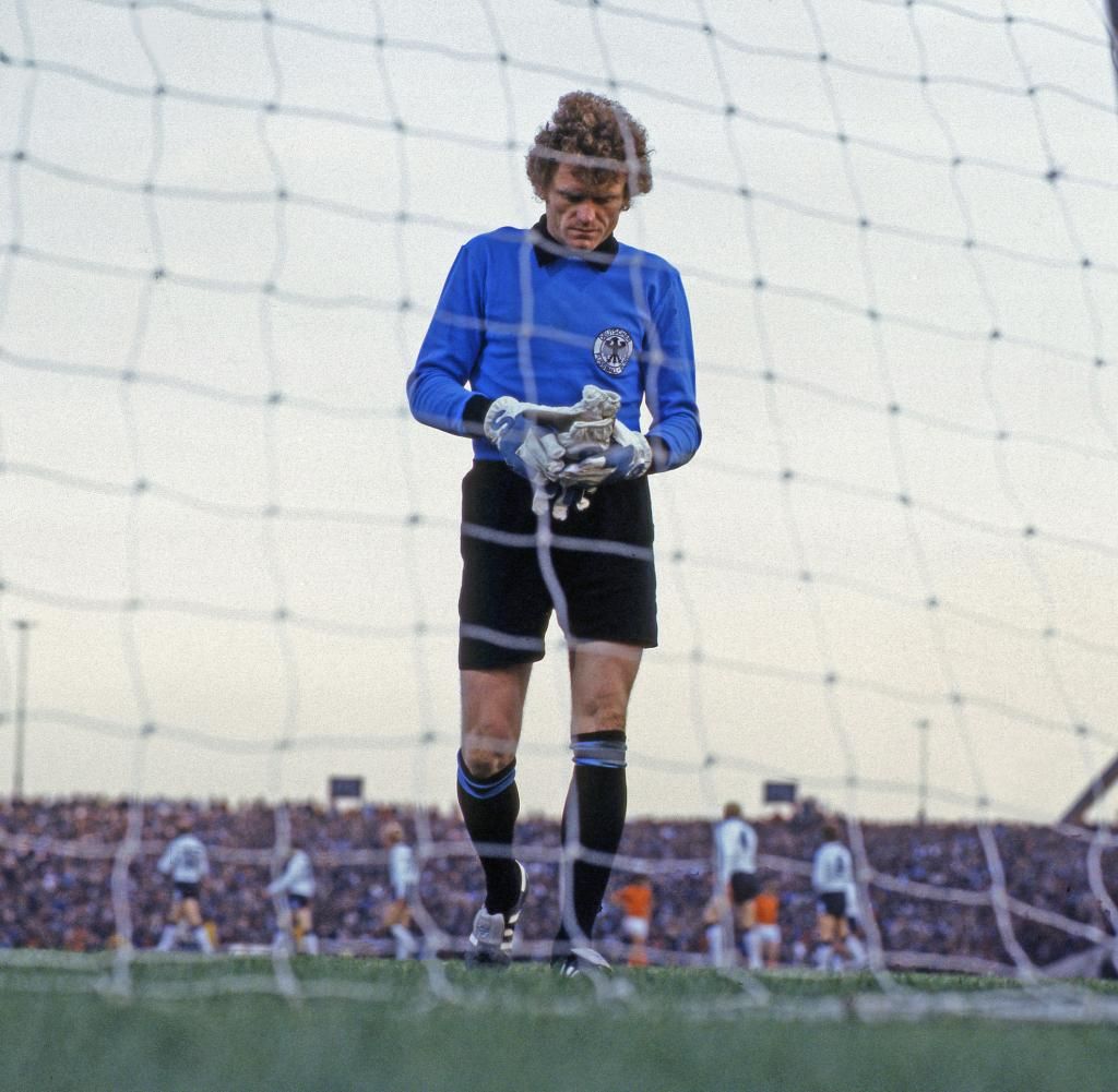 FOTOS HISTORICAS O CHULAS DE FUTBOL - Página 4 ElHwSRmXUAEO3GV?format=jpg&name=medium