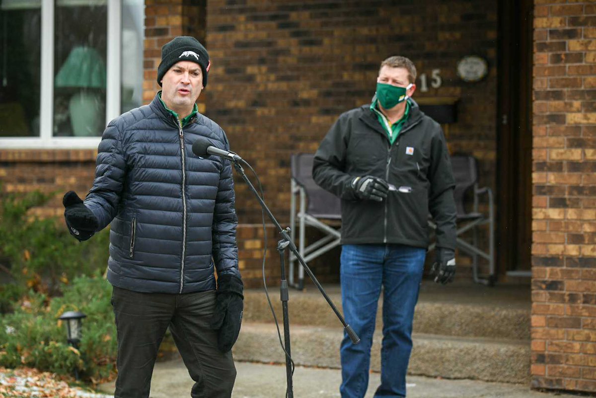 PremierScottMoe's tweet photo. Joined @dmeyersYQR this morning in Regina Walsh Acres.
He's had a really unusual campaign.
While all our other @SaskParty candidates are running against one candidate from the NDP, Derek is running against two - the one Ryan Meili appointed and the other Ryan Meili booted out. https://t.co/UiOI1VgxU9
