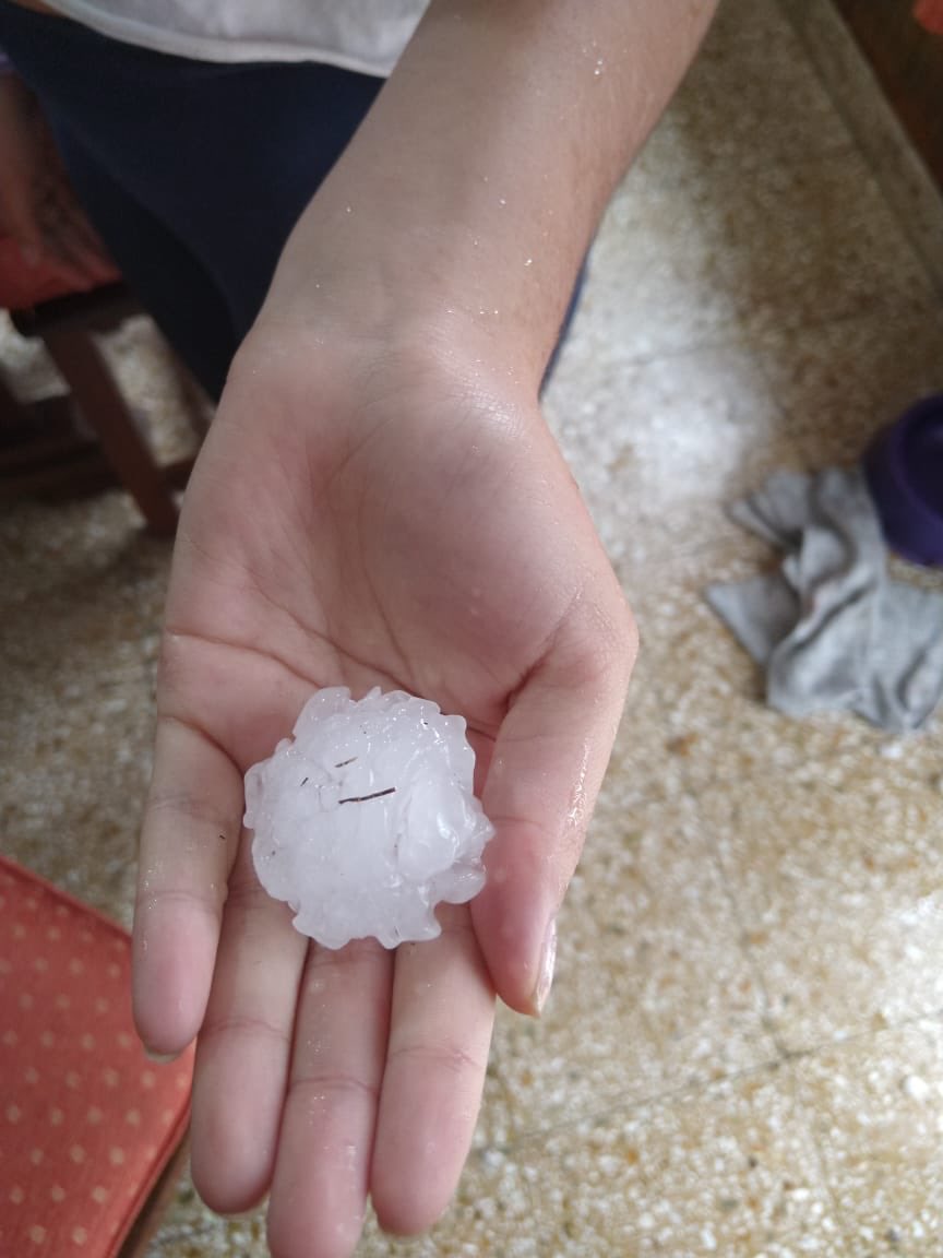 GaroneSofia's tweet photo. Más fotos del #granizo en Playas de Oro 😳
Fue una #tormenta intensa con mucha caída de agua en pocos minutos #punilla https://t.co/ZoCDZvy11i