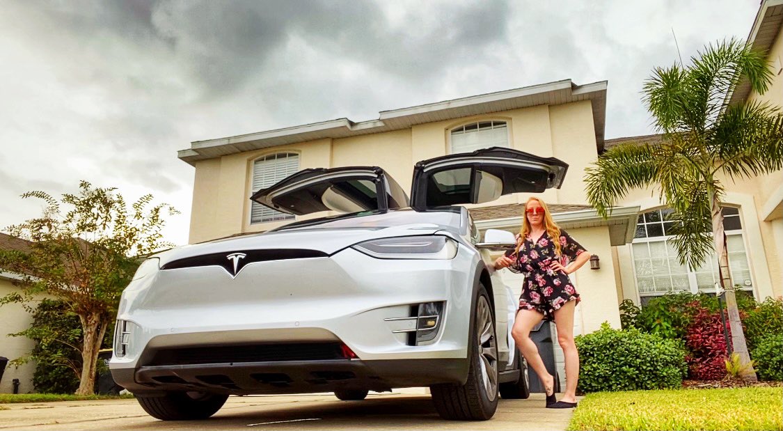 Sarah_sah_sass's tweet photo. Tesla Model X Falcon Wing Doors. #tesla #teslamodelx #teslamotors #falconwingdoors #falconwing #ElectricVehicle #electriccar #sarahmartin #modelx https://t.co/xsjwuSieWA