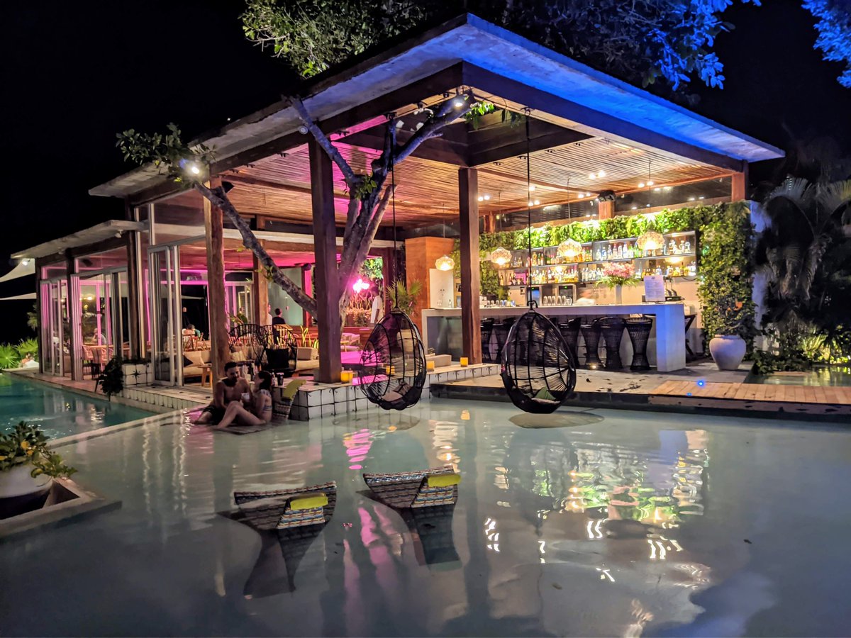 MrTekfinity's tweet photo. Pixeling in Tulum, Mexico #teampixel #GCAM2020 https://t.co/xMT7AsJca2