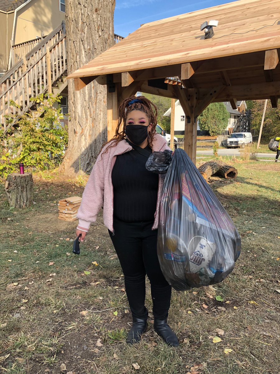 GloLeadersGroup's tweet photo. 25° outside. 18 volunteers. 8 bags of trash. Brush and debris cleared. Ready for a new privacy fence. Garden beds winterized. 2020 season in the books.
Community building is hard, gratifying work.
#CommunityCleanupChallenge #North24thStreet #NorthOmaha #community #Fall #Trashtag https://t.co/IpuGqARB8s