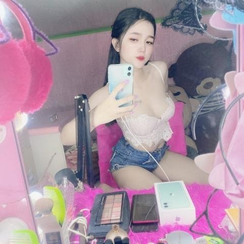 KimGiang1996's tweet photo. Tự sướng buổi sáng https://t.co/2vMscfUhKk