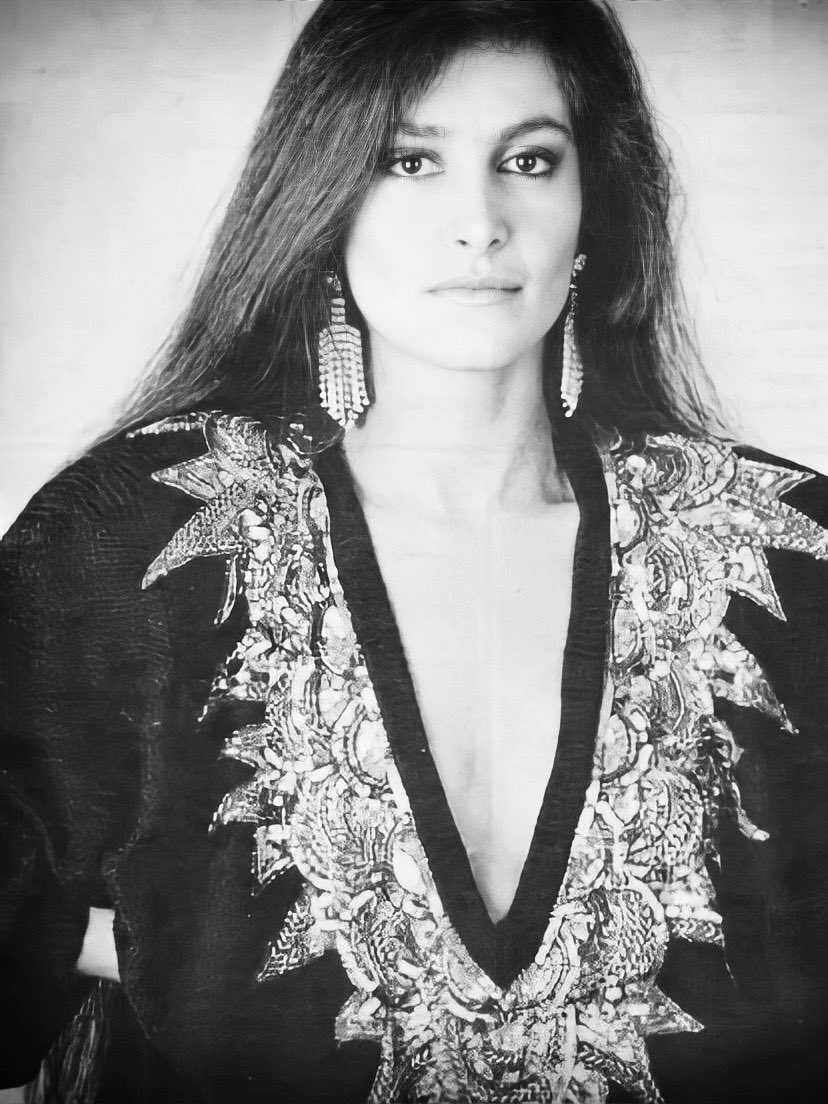 DanielaRomoWeb's tweet photo. Mujer de todos, mujer de nadie... “En mi música soy de todos, en mi silencio de nadie y a pesar de amarles, quizás el ansia de libertad me hace sentir que soy Mujer de Todos, Mujer de Nadie”... #TB #DanielaRomo #BlancoYNegro #Foto #BlackAndWhite #Momentos https://t.co/CVSpLc4jlO