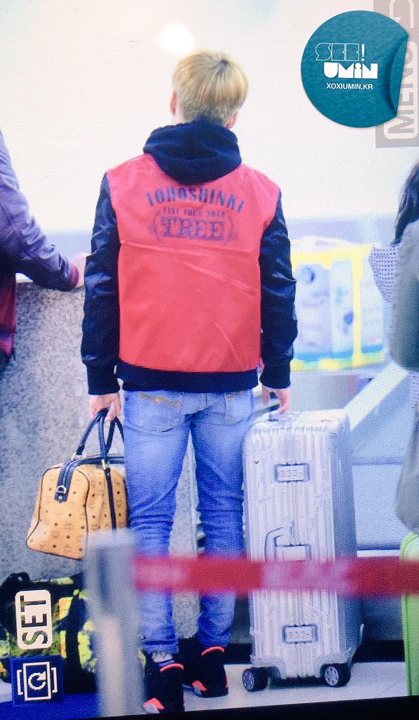 8) in 2015, minseok flew to japan specifically to attend a tvxq concert of course, he wore a tohoshinki jacket in the airport