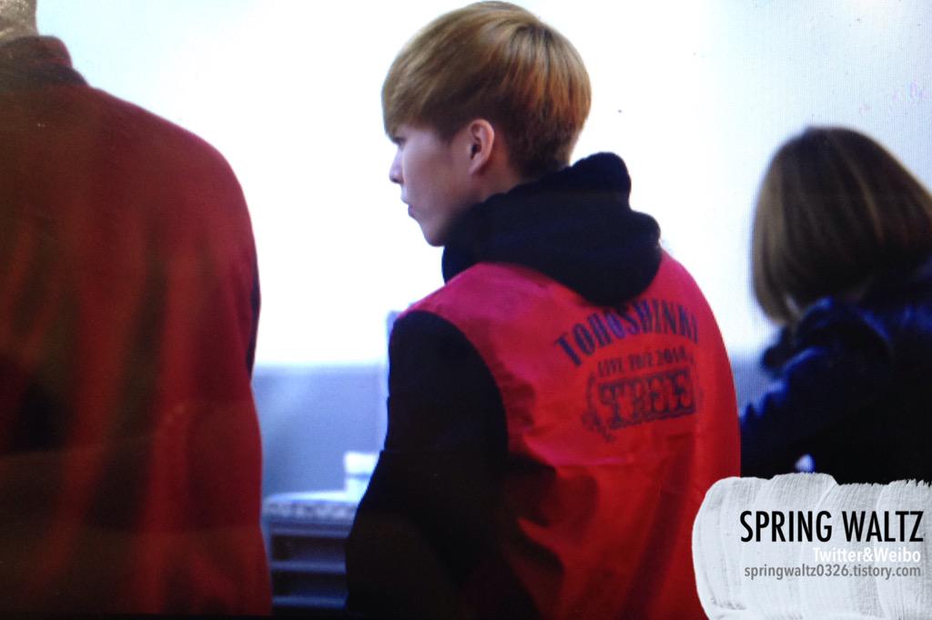 8) in 2015, minseok flew to japan specifically to attend a tvxq concert of course, he wore a tohoshinki jacket in the airport