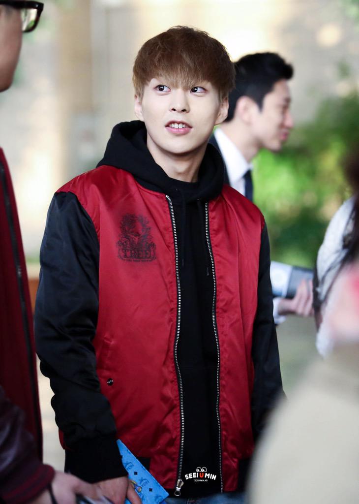 8) in 2015, minseok flew to japan specifically to attend a tvxq concert of course, he wore a tohoshinki jacket in the airport