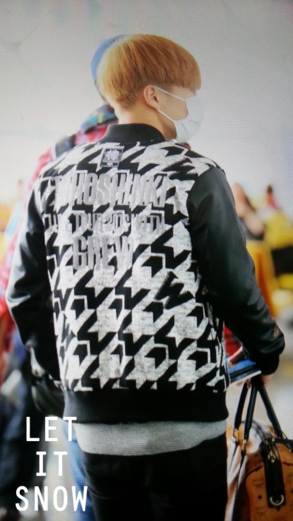 10) if that isn't enough, he went to taiwan (for smtown con) with them while!! wearing another tohoshinki jacket. that's crazy, literally only minseok can reach this level of fanboying