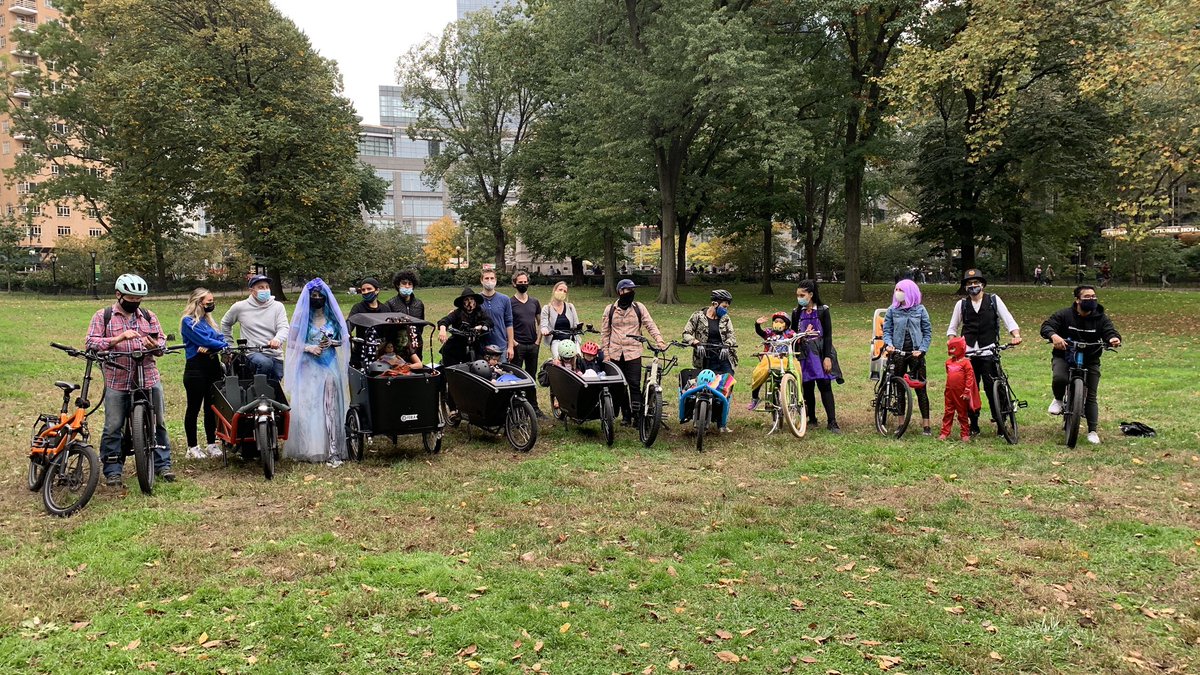 We hosted a spooky  #cargobikenyc ride in Central Park on this gorgeous Fall day. We had a great group of families, a cool variety of cargo bikes and the founder of  @FerlaBikes & the owner of  @propelbike (and amazing team) also joined us! Let’s roll 1/