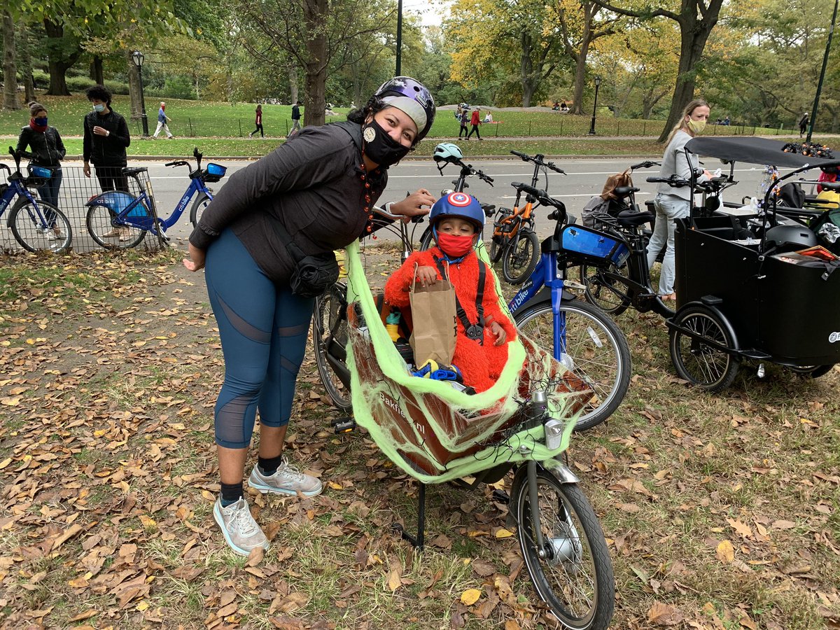These parents showed just how unstoppable they are by bike. Just a few...Bianca rode her classic (spooky)  @bakfietsnl down from the Bronx!Jovana rode her brand new  @FerlaBikes family trike in from Astoria!Sarah joined us on her blue  #rieseandmuller Load from Brooklyn! 3/