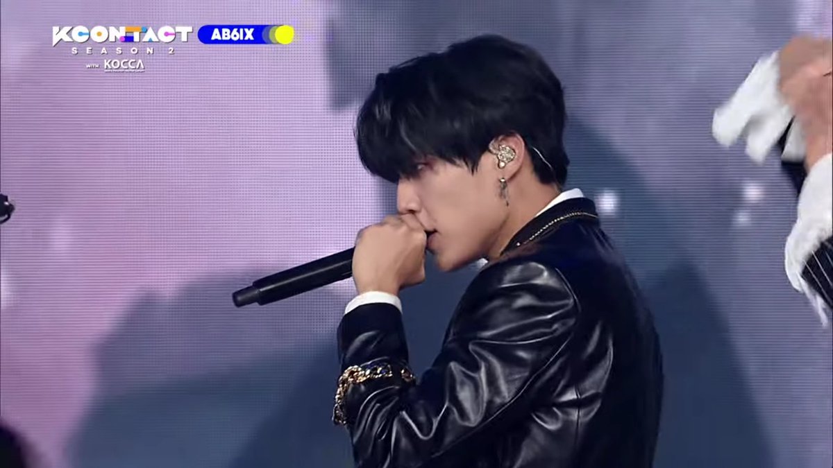 Choice119102's tweet photo. #KCONTACTNow #Artist #AB6IX #박우진 #몸도얼굴도열일중 #mirror #답을줘 #초현실 #vivid #red_up 너무귀엽자나요..동물식스도 추가합시다♡ https://t.co/ZRqYSgDmQc