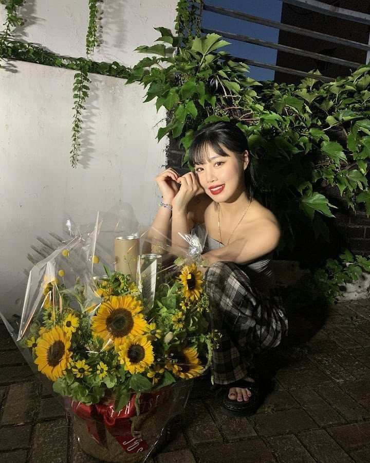 MAGlCALY's tweet photo. ㅤㅤㅤ
#Wikra: mau ngucapin selamat wisudaan buat bang #Malik sama bang #Ar. CIEE DAH WISUDAAN ASIK BGT, selamat cari kerja ne ^^ Semoga semua yang akan dilakukan abis ini dapat kemudahan dan sukses terus abang abang akoeh!
Mian harusnya kemarin tapi aku telat T u T
ㅤㅤㅤ https://t.co/ziymPSM73Q